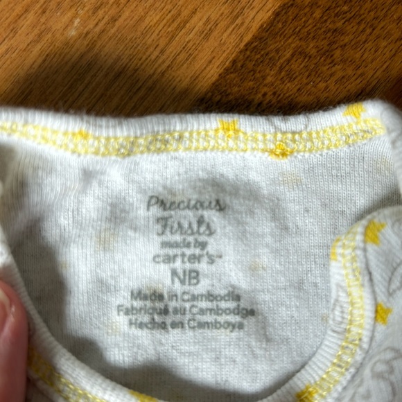 Lot of 5 gender neutral onesies - Picture 11 of 11